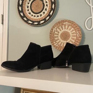 Black ankle boots size 9W. Suede material. Good shape.